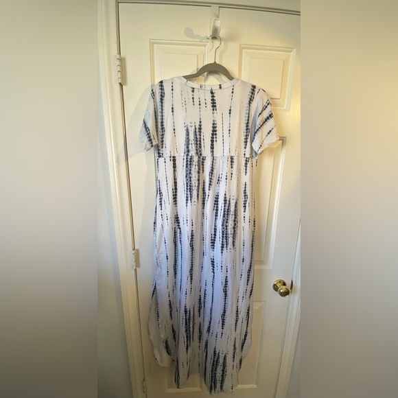 NWT tie dye maxi dress. Size S/M. Pockets. - Picture 4 of 9
